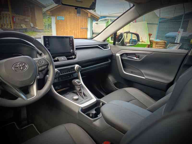 TOYOTA Rav 4   2,5HSD e-CVT AWD ČR 1 majitel  - foto 14