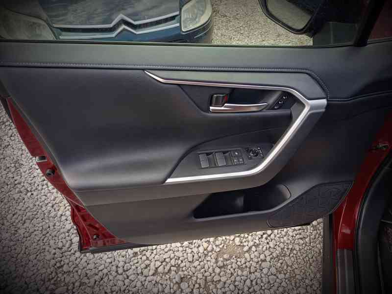 TOYOTA Rav 4   2,5HSD e-CVT AWD ČR 1 majitel  - foto 18
