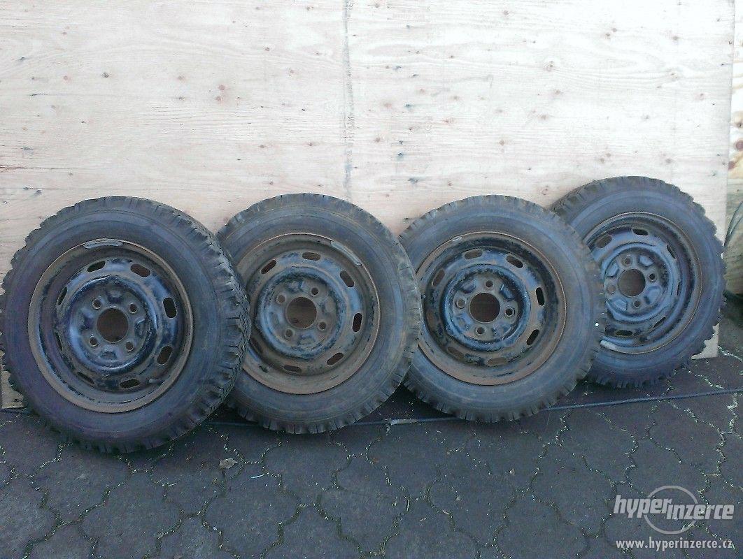 Disky na Vw Brouk se zimními pneumatikami s HROTY - foto 1
