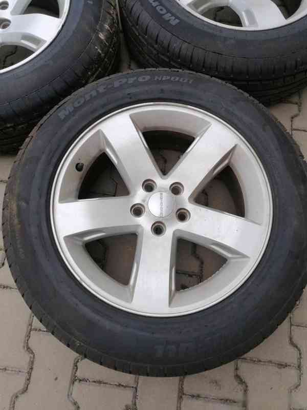 Alu kola 18” Dodge Challenger originální + letní pneu zánovn - foto 2