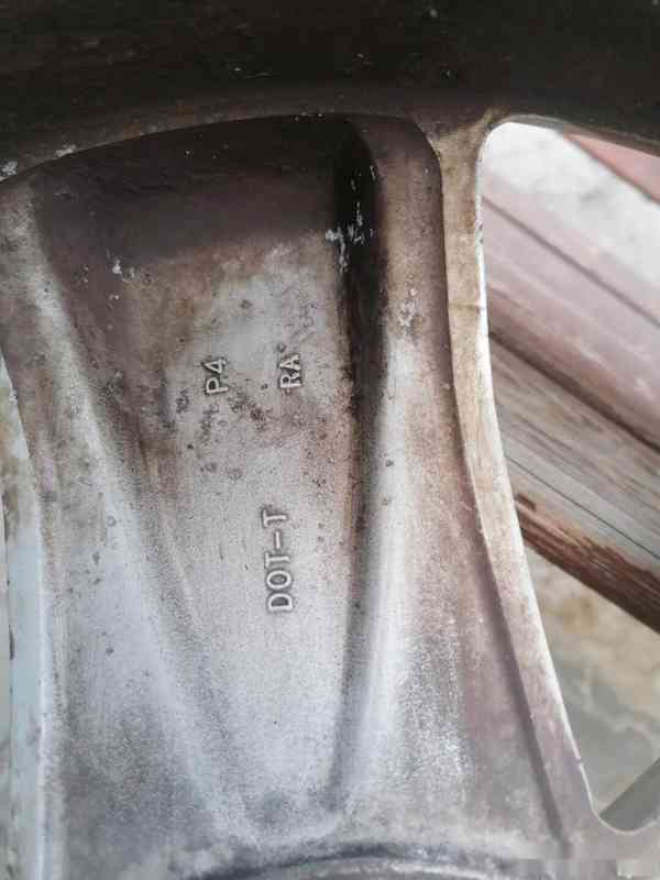 Alu kola 18” Dodge Challenger originální + letní pneu zánovn - foto 13