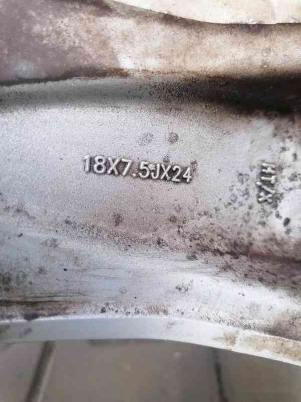 Alu kola 18” Dodge Challenger originální + letní pneu zánovn - foto 12