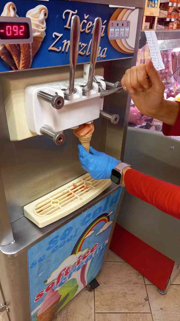 Stroj na točenou zmrzlinu