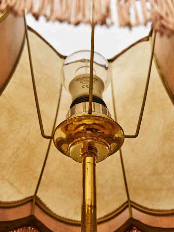 Starožitná stolní lampa s erbem a putti - foto 9