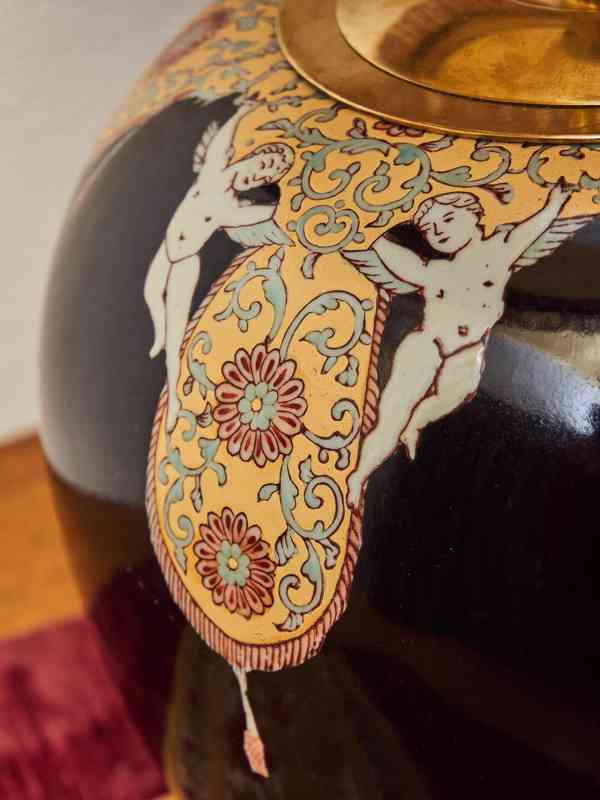 Starožitná stolní lampa s erbem a putti - foto 13