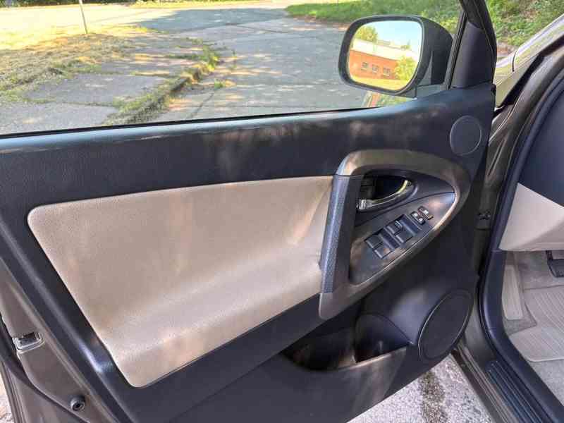 Toyota RAV 4 2,0i 4x4 Sol benzín 116kw - foto 7
