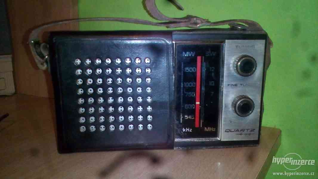 Prodám tohle staré,plně funkční rádio - foto 1