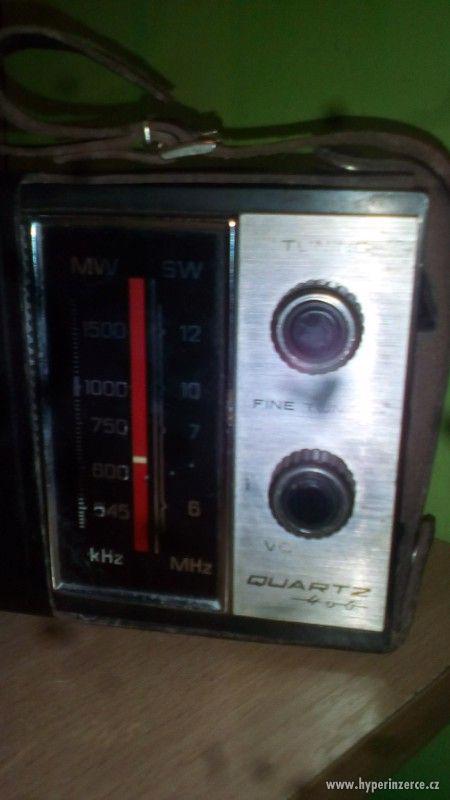 Prodám tohle staré,plně funkční rádio - foto 2
