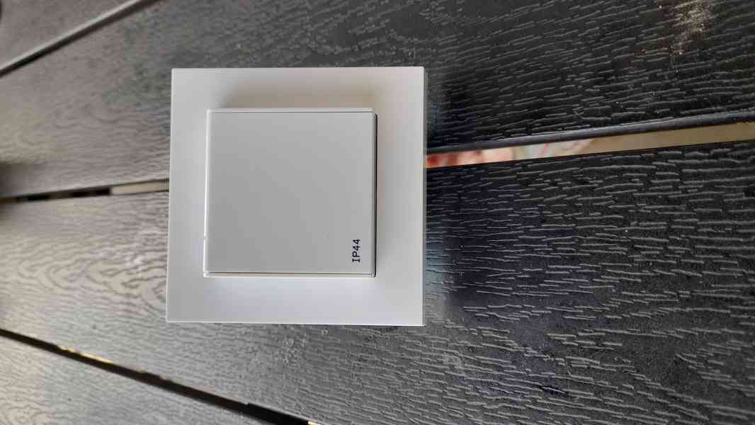 Zásuvka venkovní ABB ip44 - foto 2