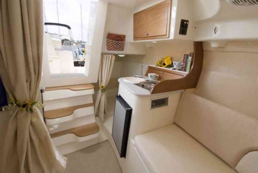 Prodám nová kajutová jachta CABIN 23 / 6,9 metru - foto 8