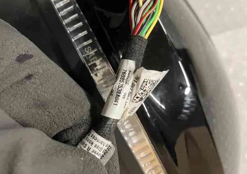 prave pravy zrcatko vw touareg iii 3 761857509DD - foto 4