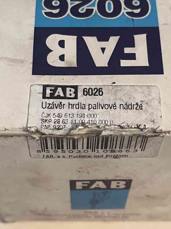 FAVORIT nové víčko nádrže a pravé zánovní zrcátko - foto 4