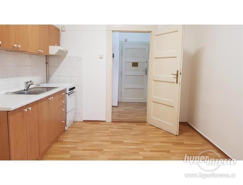 Pronájem bytu - nezařízený byt 1+1, 48m2, balkón, Praha 3 - Žižkov, ul. Za Žižkovskou vozovnou - foto 1