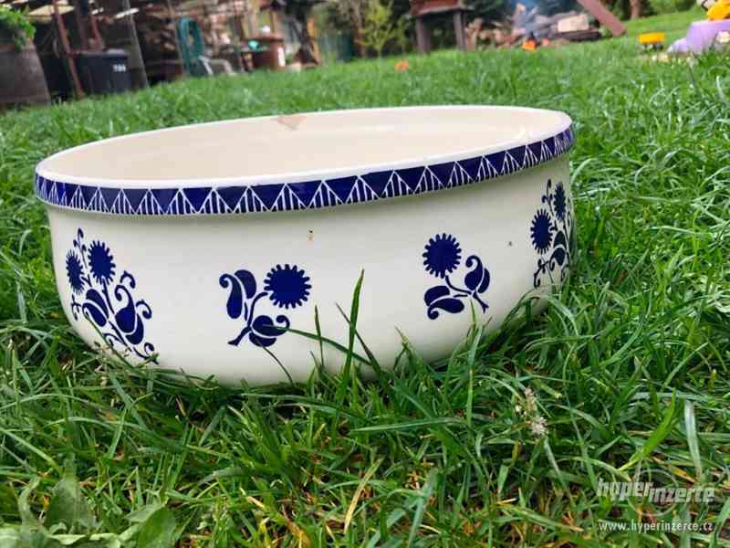 Starožitné porcelánové umyvadlo bílé s kytičkami - foto 2