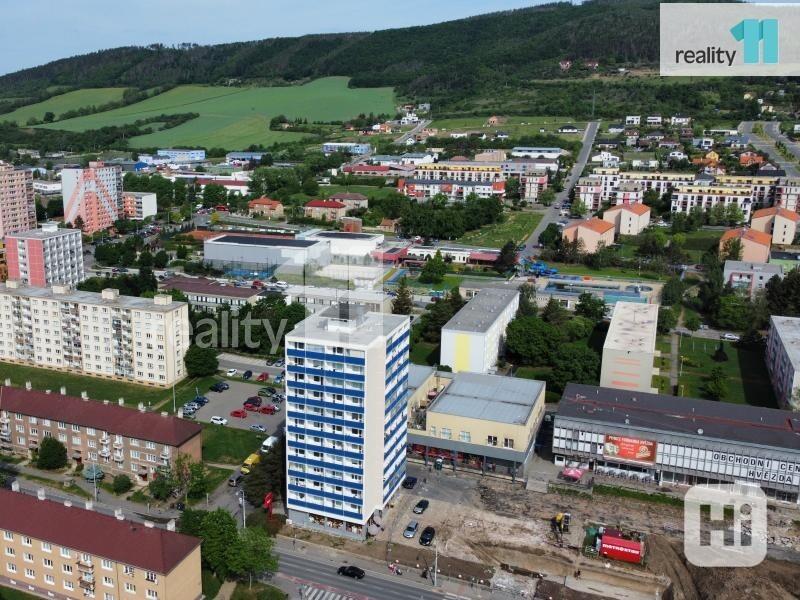 Prodej prostorného bytu 3+1 v centru Berouna se čtyřmi lodžiemi - foto 13