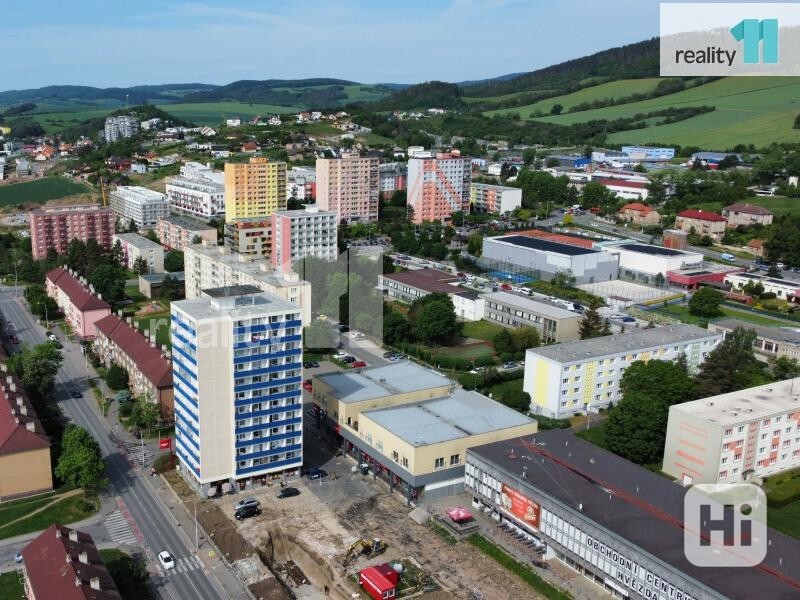 Prodej prostorného bytu 3+1 v centru Berouna se čtyřmi lodžiemi - foto 12