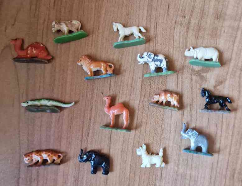 Gumoví vojáčci DDR,Kovbojové,indián a koníci a minizvířátka - foto 9