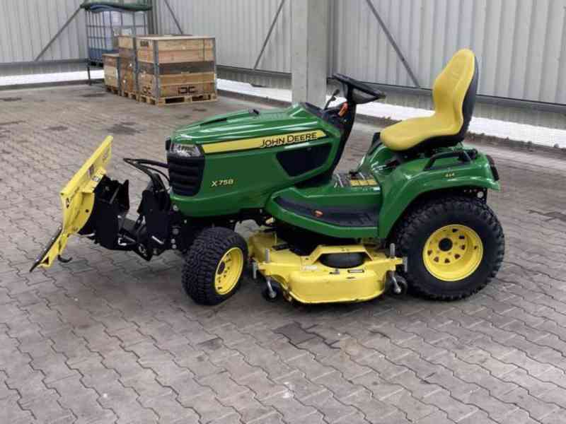 Sekačka John Deere X758 - foto 2