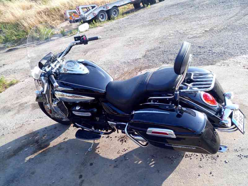 Triumph Rocket III Touring - foto 2