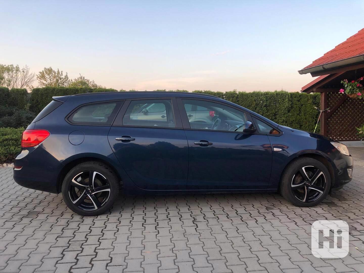 Opel Astra Sports Tourer 1,4 T, 103 kW - foto 1