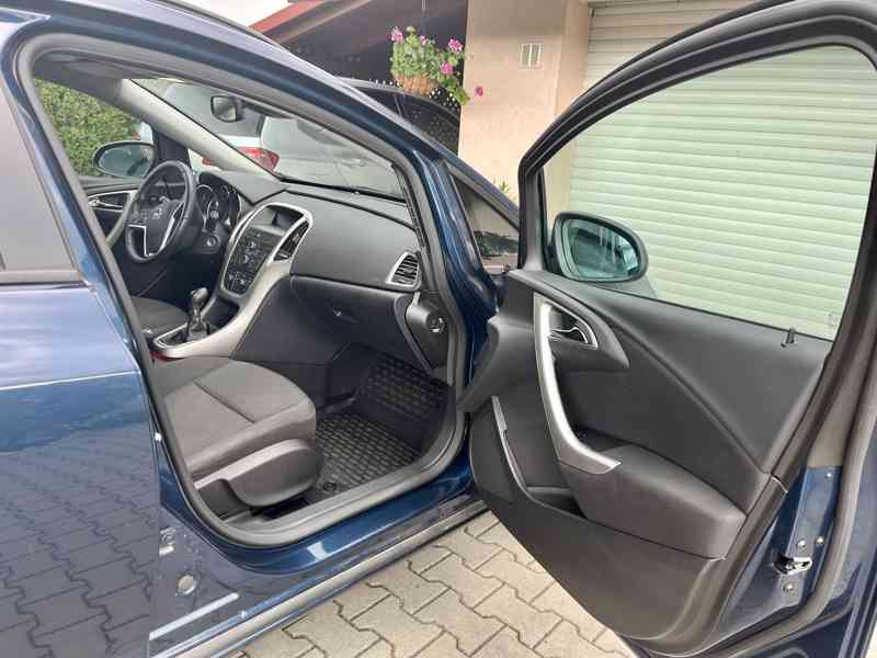 Opel Astra Sports Tourer 1,4 T, 103 kW - foto 10
