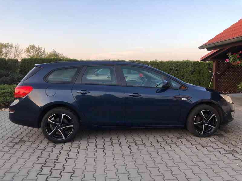 Opel Astra Sports Tourer 1,4 T, 103 kW - foto 1