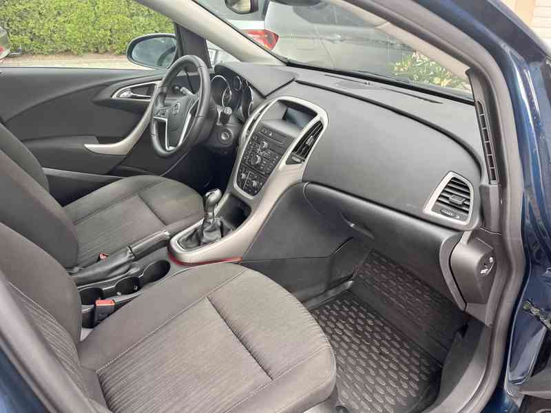Opel Astra Sports Tourer 1,4 T, 103 kW - foto 11