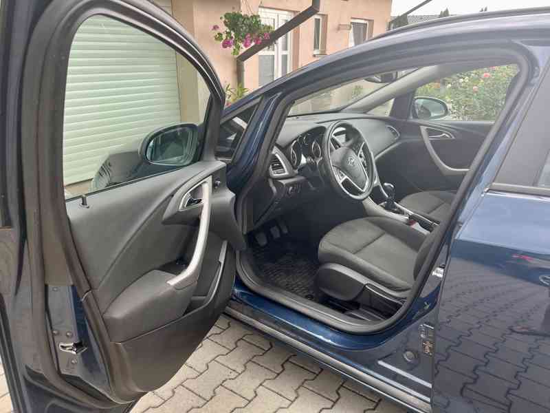 Opel Astra Sports Tourer 1,4 T, 103 kW - foto 9