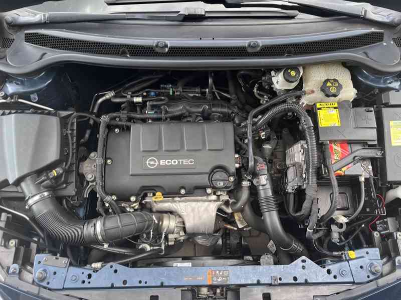 Opel Astra Sports Tourer 1,4 T, 103 kW - foto 6