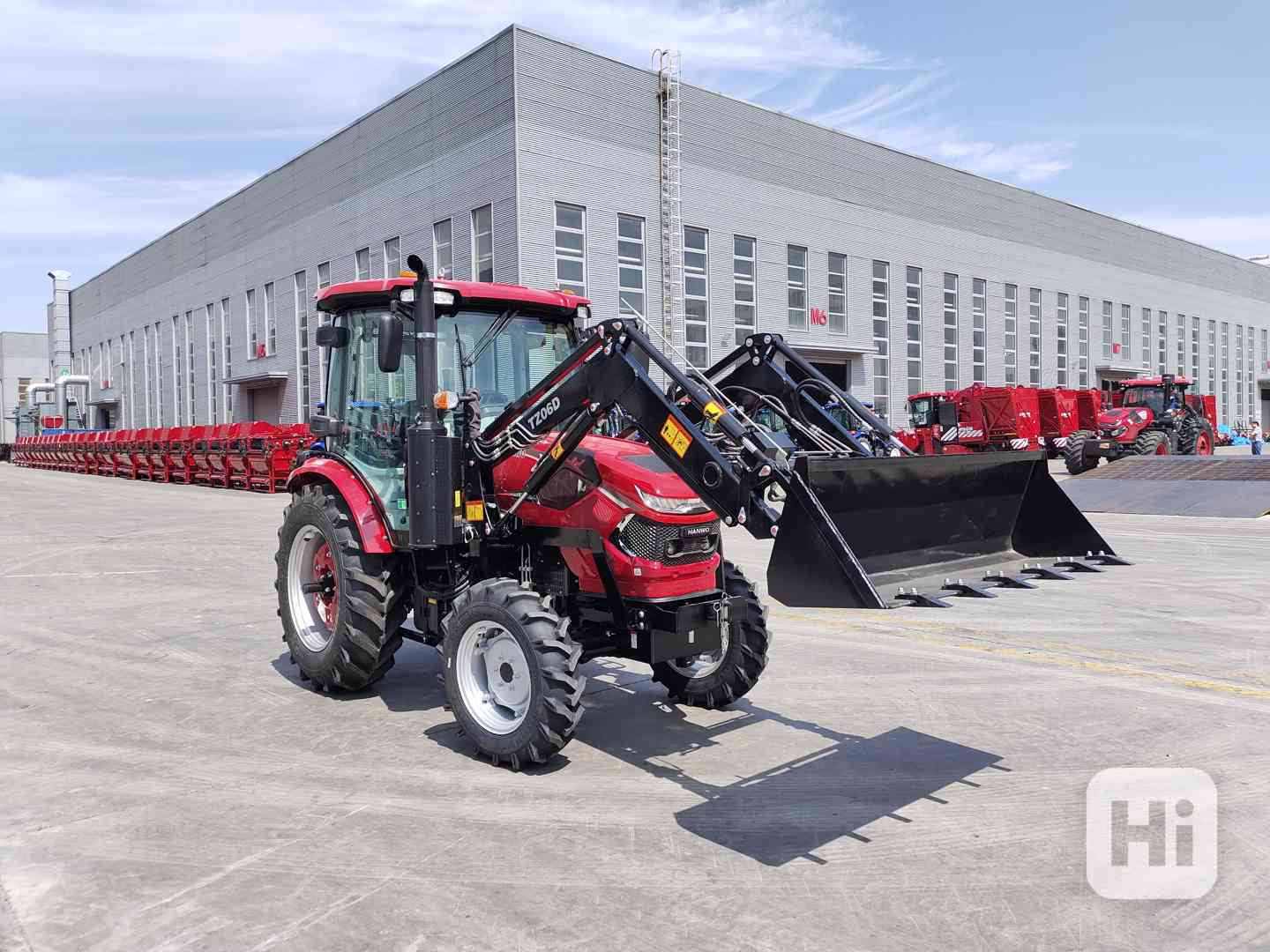 Traktor HANWO HWE 704 C, STAGE V, 4 válcový motor Víčko - foto 1