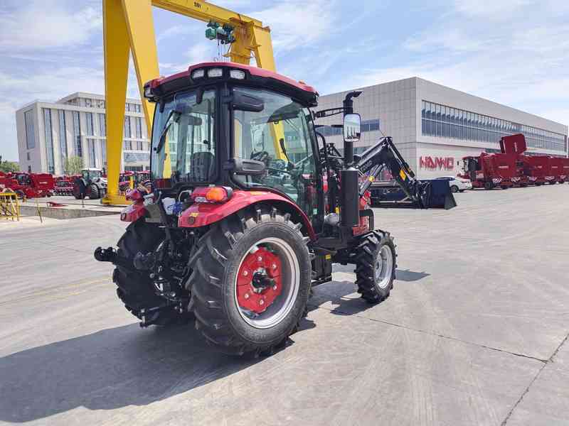 Traktor HANWO HWE 704 C, STAGE V, 4 válcový motor Víčko - foto 9