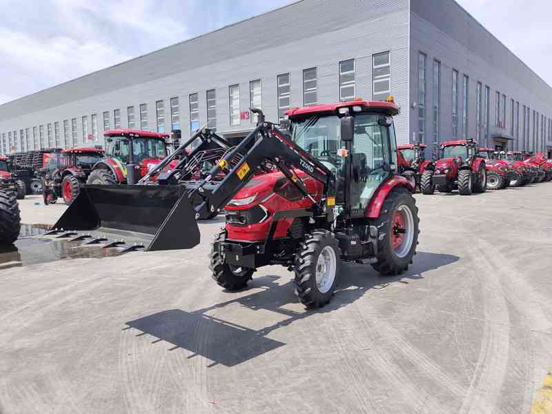 Traktor HANWO HWE 704 C, STAGE V, 4 válcový motor Víčko - foto 3