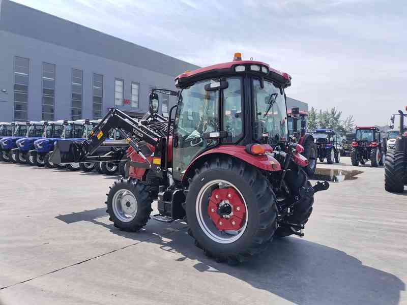 Traktor HANWO HWE 704 C, STAGE V, 4 válcový motor Víčko - foto 11