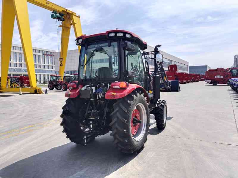 Traktor HANWO HWE 704 C, STAGE V, 4 válcový motor Víčko - foto 8