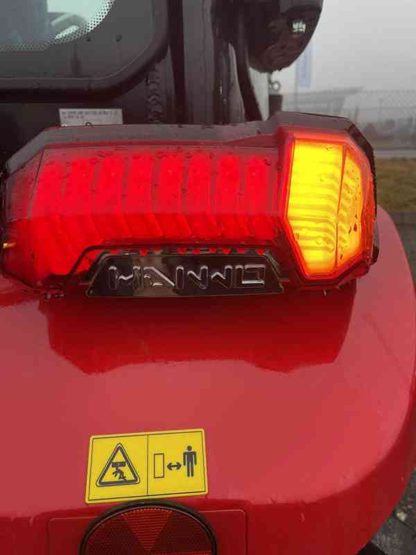 Traktor HANWO HWE 704 C, STAGE V, 4 válcový motor Víčko - foto 7