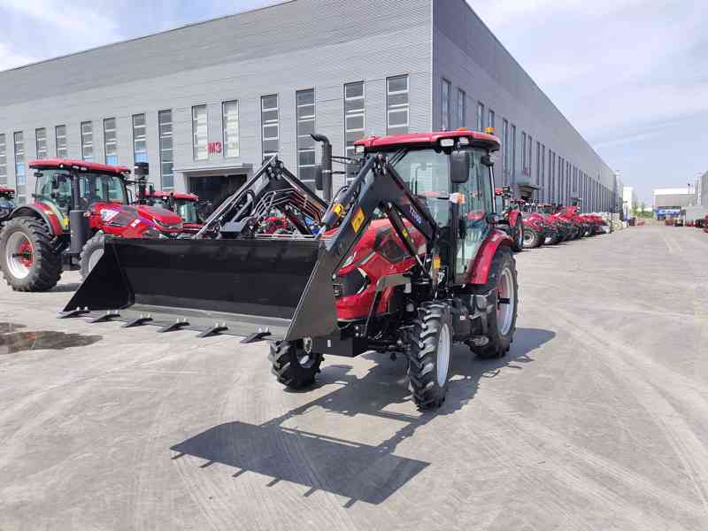 Traktor HANWO HWE 704 C, STAGE V, 4 válcový motor Víčko - foto 2