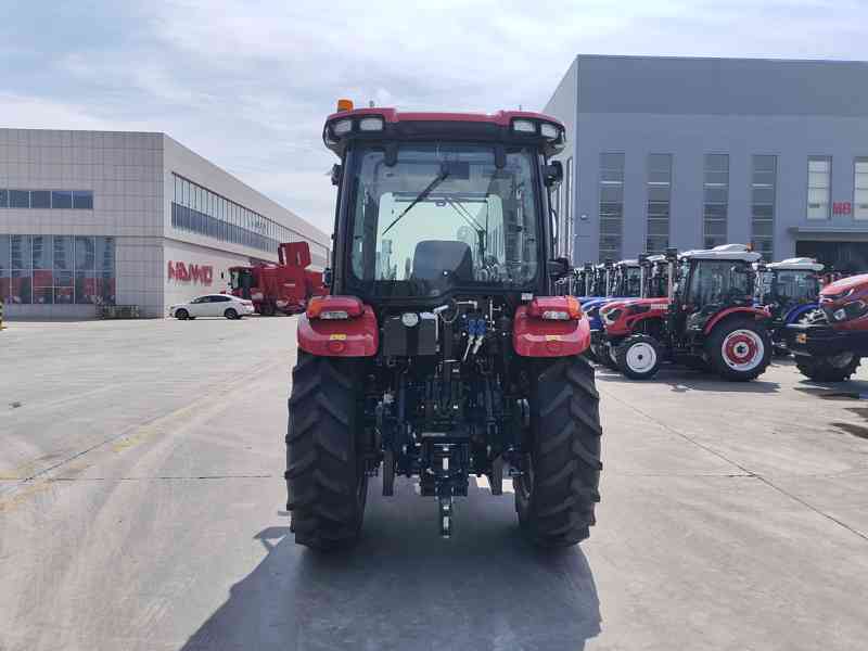 Traktor HANWO HWE 704 C, STAGE V, 4 válcový motor Víčko - foto 7