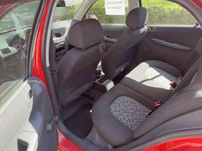 Škoda Fabia Sedan 2008 - foto 9