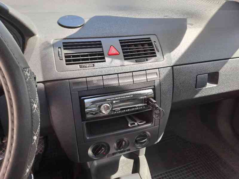 Škoda Fabia Sedan 2008 - foto 4