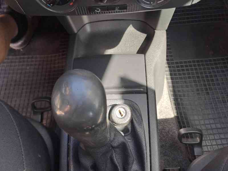 Škoda Fabia Sedan 2008 - foto 7