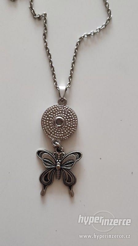 náhrdelník s přívěskem motýla - foto 1