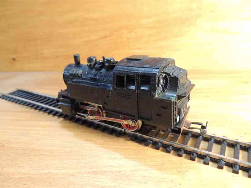 Modelové kolejiště h0 s lokomotivou a 5 vagony - foto 5