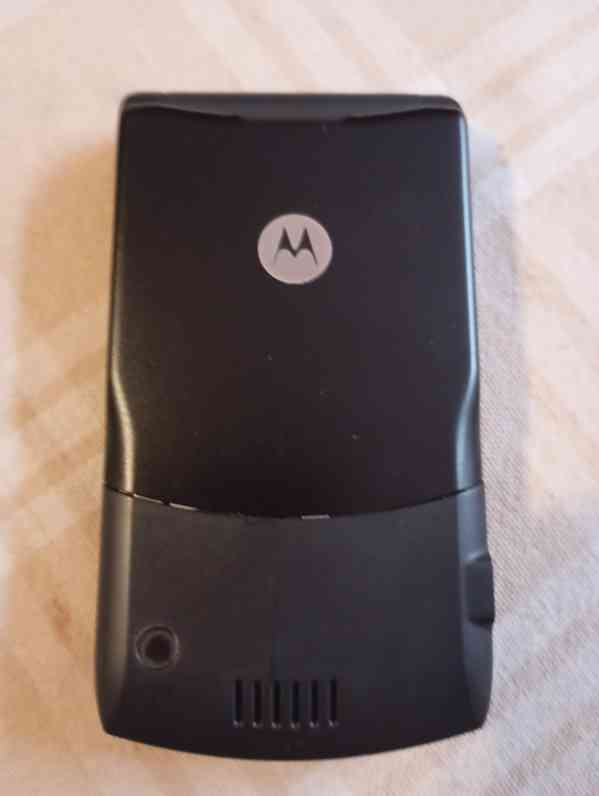 Mobilní telefon Motorola V3i Razr - foto 3