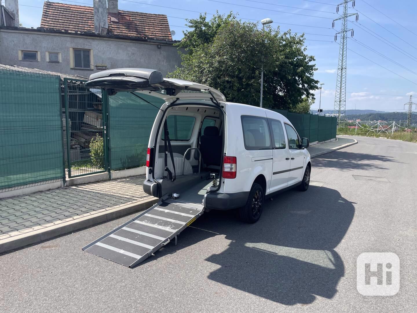 VW Caddy Maxi pro převoz vozíčkáře - foto 1