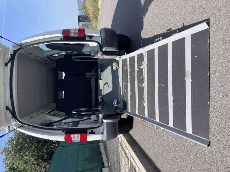 VW Caddy Maxi pro převoz vozíčkáře - foto 4