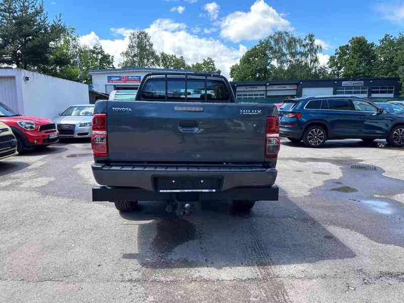 Toyota Hilux 2,5D4D Extra Cab 4x4 106kw - foto 8