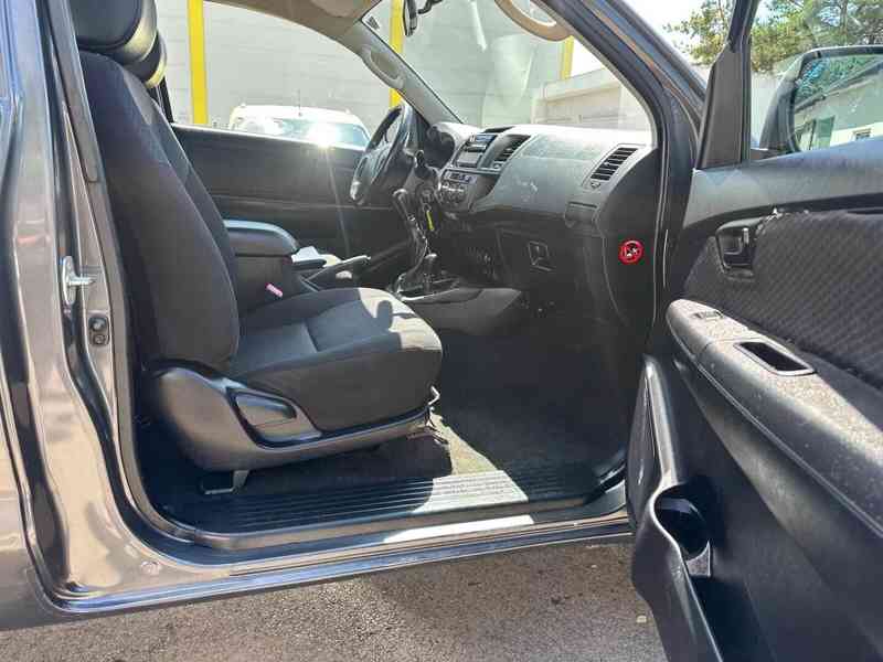 Toyota Hilux 2,5D4D Extra Cab 4x4 106kw - foto 7