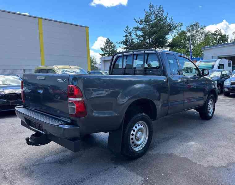 Toyota Hilux 2,5D4D Extra Cab 4x4 106kw - foto 2