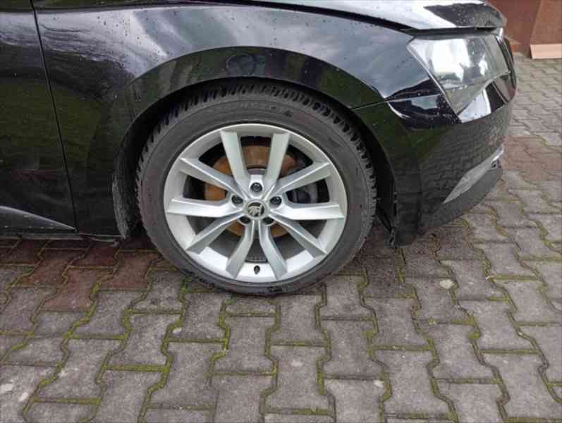 Škoda Superb 2,0   3T M1 AC - foto 4