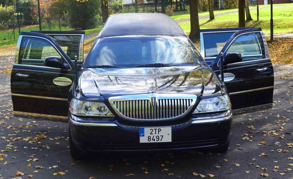 Pohřební vozidlo Lincoln Town car - foto 4